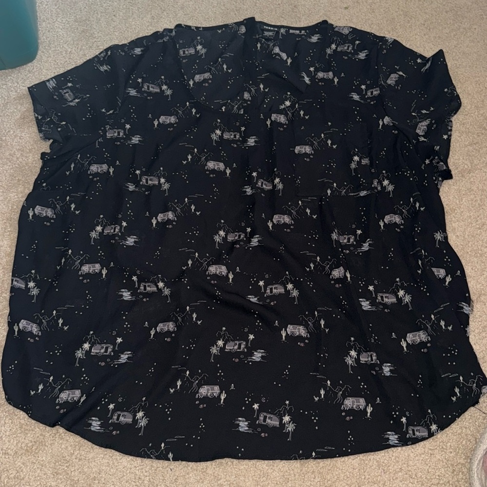 Cute camping design top. Torrid size 5